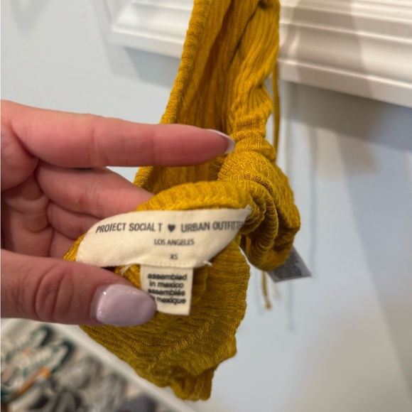 Project Social T Yellow Ribbed Backless Crop Top - Picture 2 of 2